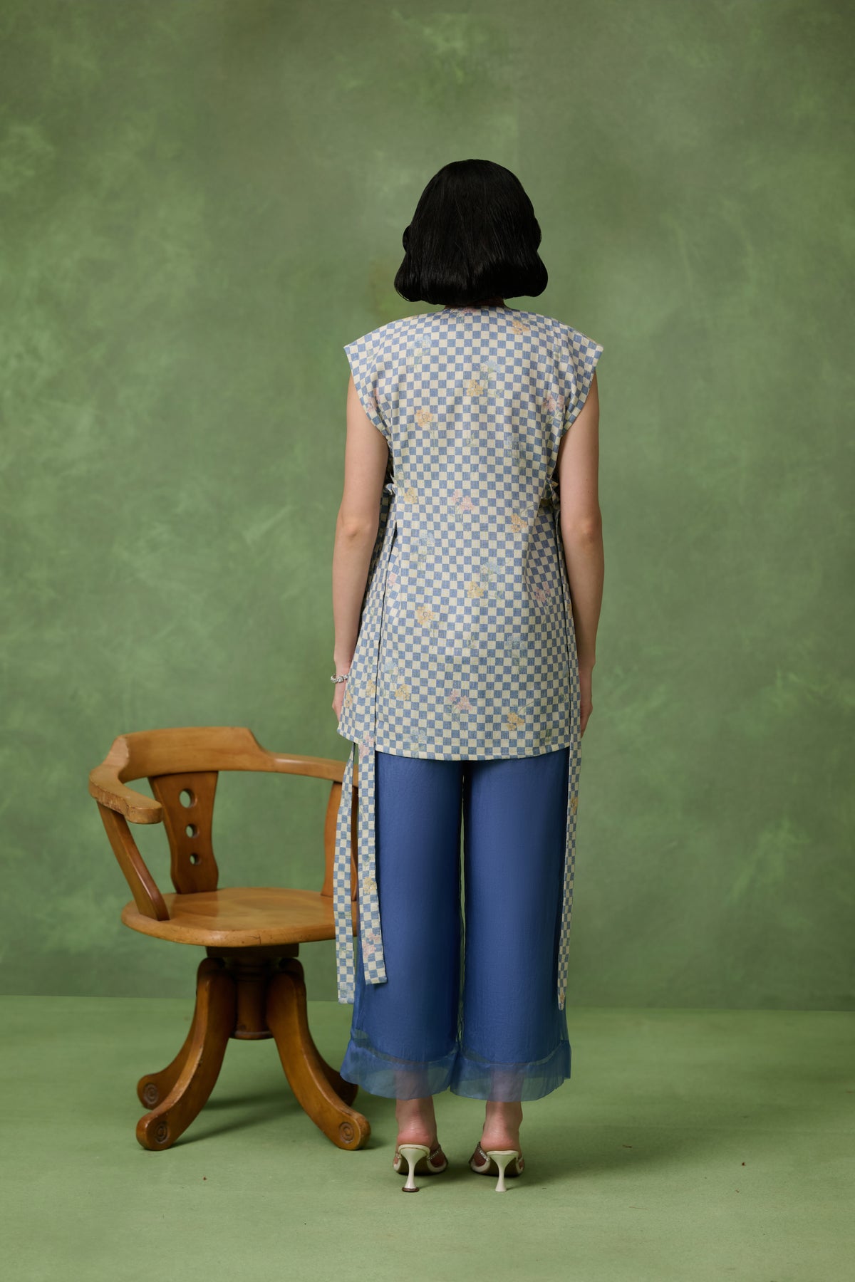 Bloom Cape Blue